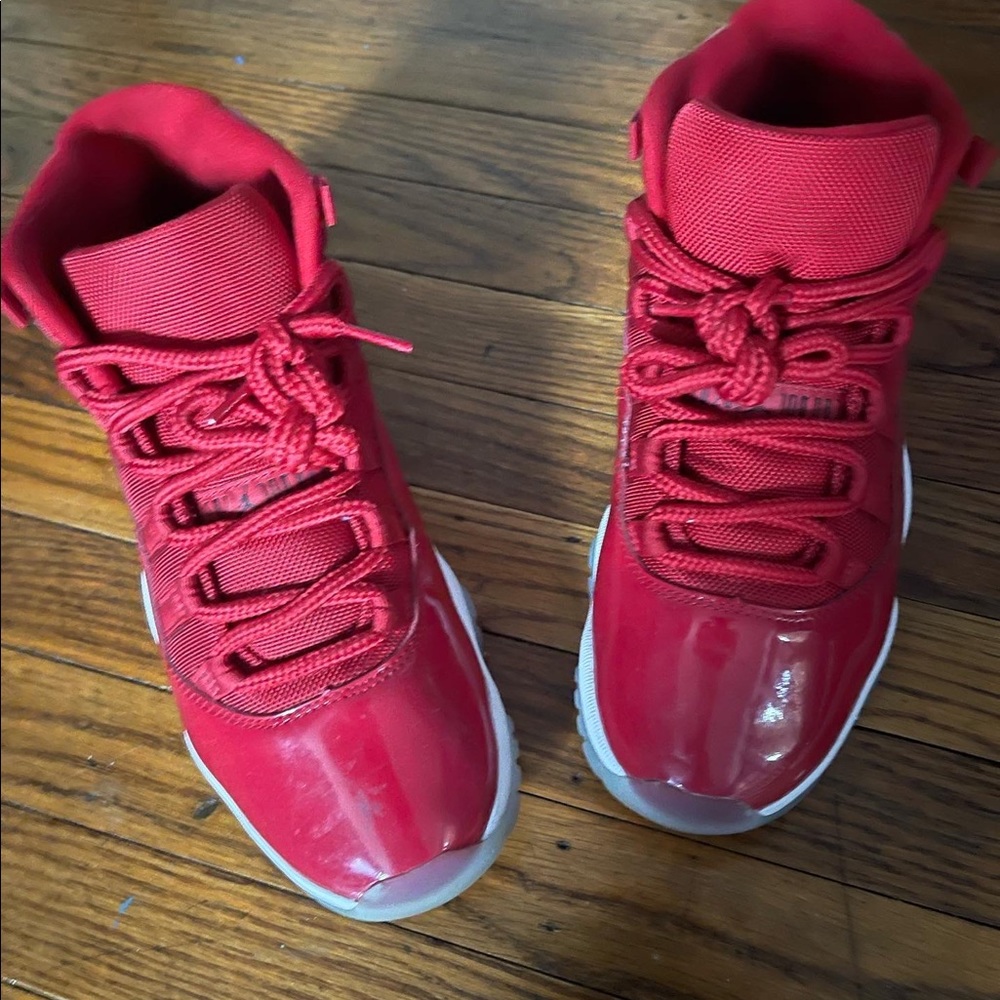 Used  good condition no box size 7.5 classic Jordan’s